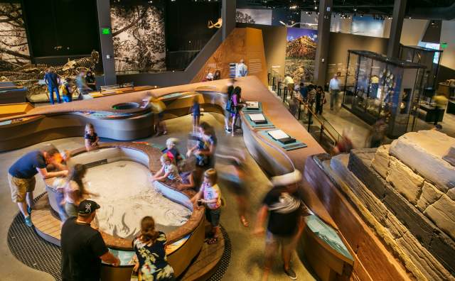 Earthquake table at the Natural History Museum of Utah