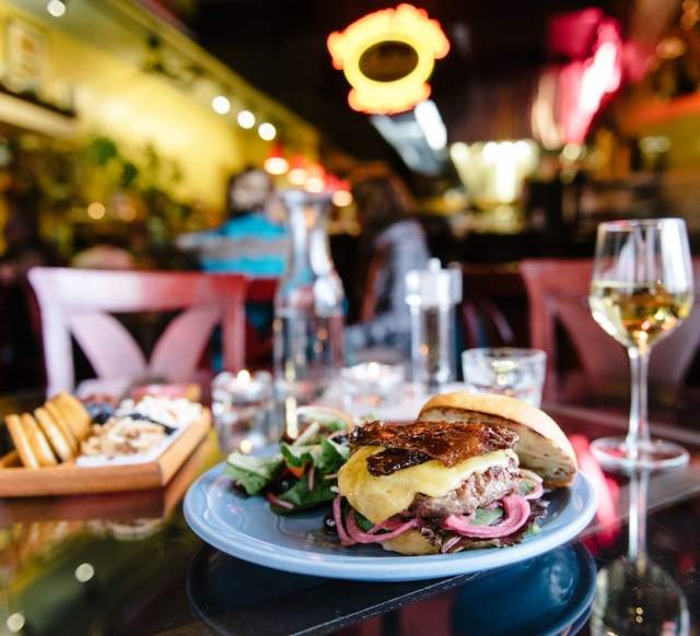 Avenues Bistro