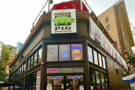 Image of the Green Pig downtown pub and grill
