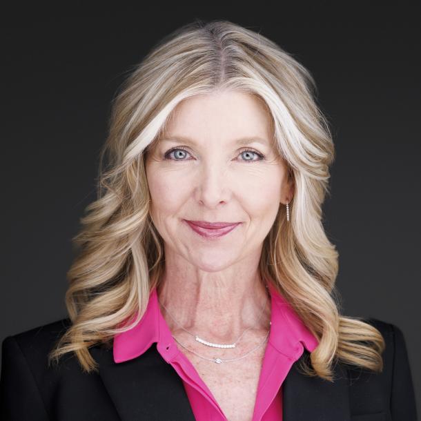 Kim Stowe Headshot