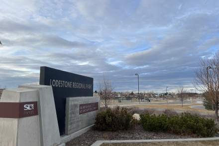 Image of Lodestone Park sign during the winter